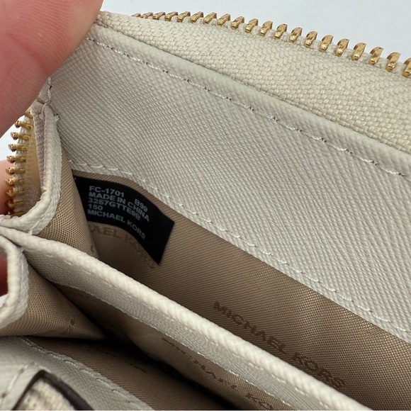 Michael Kors Jet Set Logo Continental Wristlet Wallet *missing wristlet handle - Picture 7 of 11